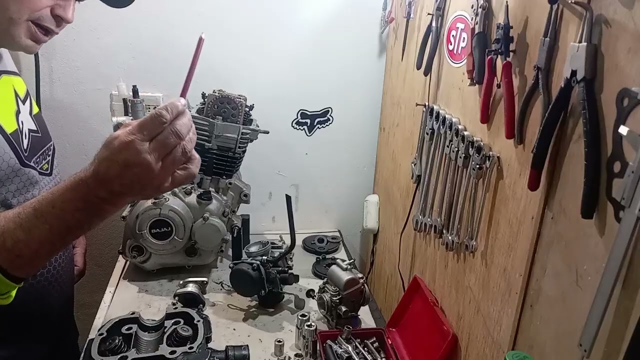 Porque mi moto se demora en bajar las revoluciones 