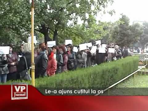 Le-a ajuns cuțitul la os