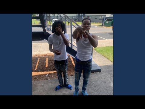 Thraxx (feat. MarcRollxn)