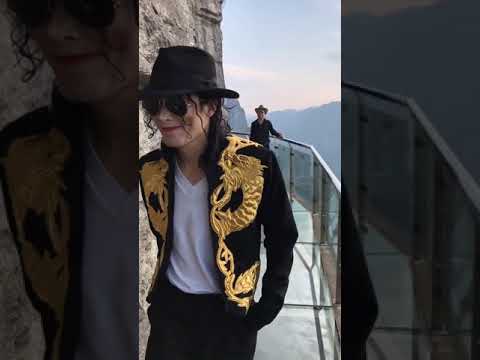 天门山玻璃栈道！#致敬天王迈克尔杰克逊 #旅拍 #玻璃栈道 #shorts