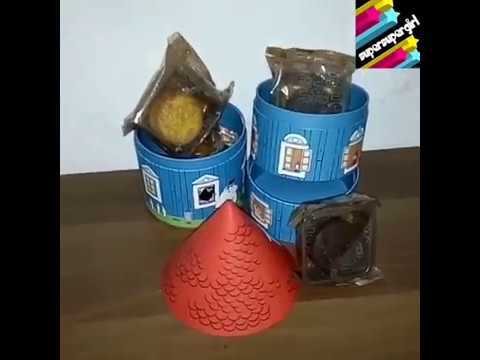 Caixa de presente Kee Wah Bakery Moomin e massa de feijão vermelho com casca de tangerina de 15 anos