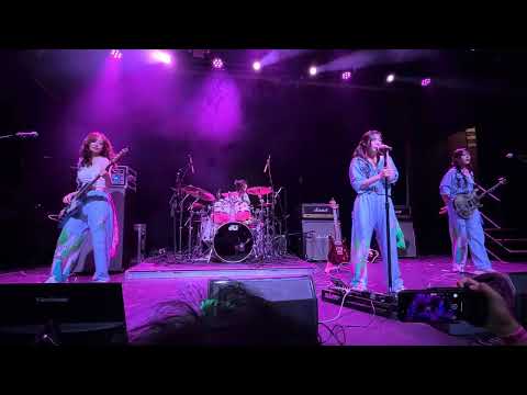 QWER ‘Let’s Love’ Rockation live in Brooklyn New York 큐더블유이알 251031 4K
