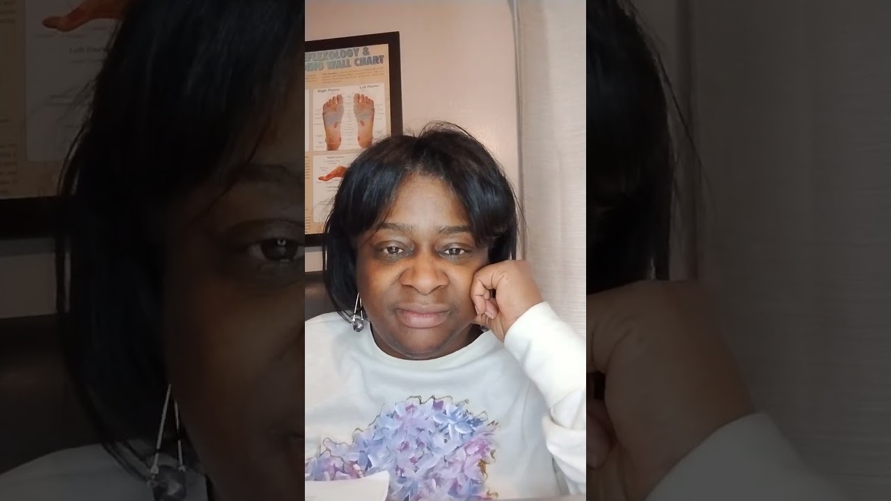 Living Essence Studio presents the Sole Sanctuary Circle which is a virtual soak experience.