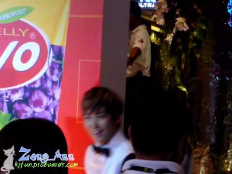 [Fancam] 100729 ZE:A - Before Fan Sign @ Paragon Cineplex