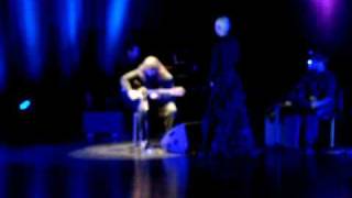 Mariza singing &#39;As Guitarras&#39; at the Culturgest 16/06/08