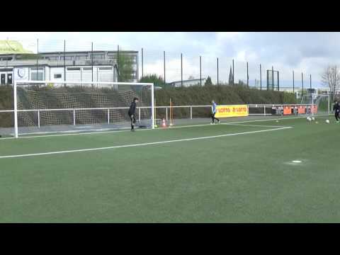 Querpass vor das Tor mit Torabschluss