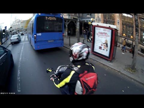 UJH-889 Mopedes kicsit megkönyököl - Scooter rider brushes my elbow