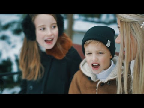 Familia Timofte - E Craciun acuma iar (Official Video)