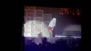 Gwen Stefani - Danger Zone  Live in Atlanta