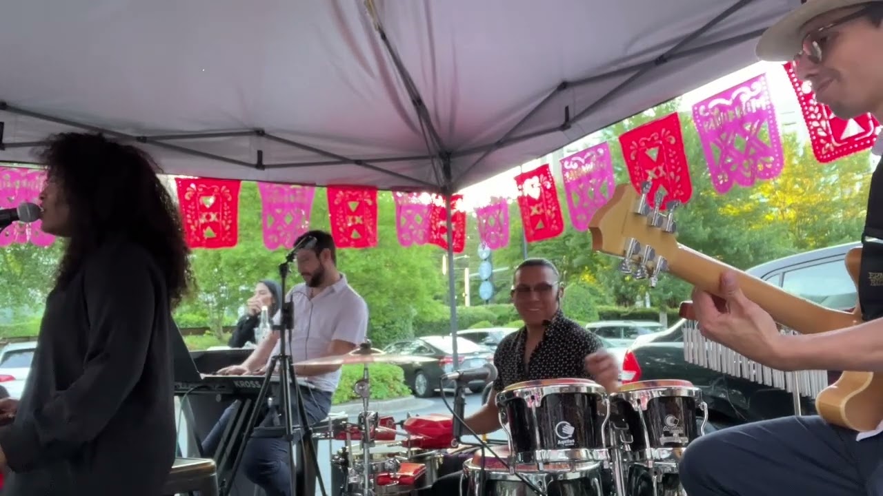 Promotional video thumbnail 3 for Agua de Coco