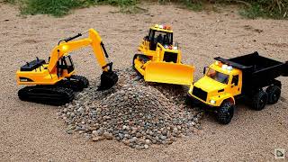 Miniature Titans: Rock Formation Rumble! 🚧🪨🏗️