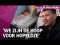 Mohamed (18) deelt eten uit aan arme gezinnen