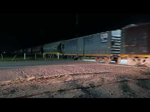 Alco (8248)+ Gaia (5281) con un Tren Cargado de N.C.A a su paso por "Beltrán" en plena madrugada 🚂🌃