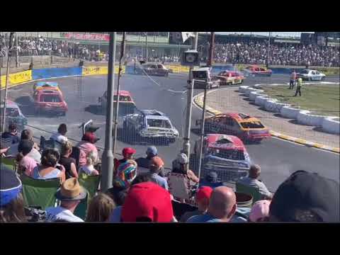 Saloon Stockcars Last Bender 131 Timmy Barnes #WallopStraightIn 124 Andrew Mathieson - Raymond Gumn