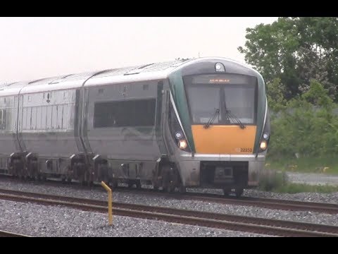 Irish Rail 22000 DMU 22052 + 22009 pass Stacumny Bridge