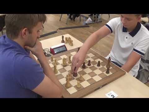 Giving up bishop for doubled pawns: Vitiugov - Chukavin, Trompowsky blitz chess