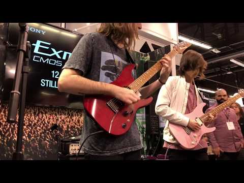 Namm 2018: Polyphia 40oz en el stand Ibanez