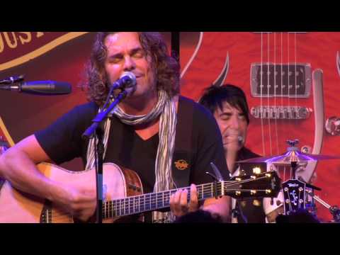 Taylor Guitars at NAMM 2010: Day 3