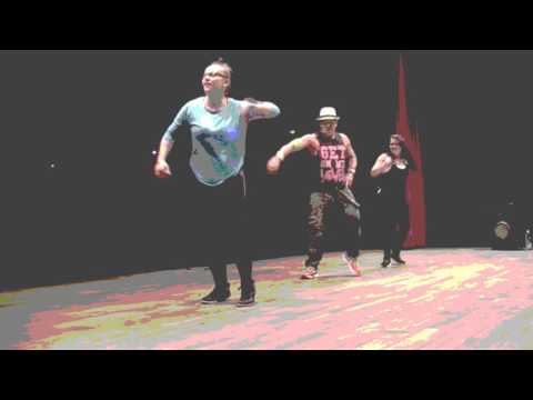 ZUMBA - Ella Me Copia zin 39