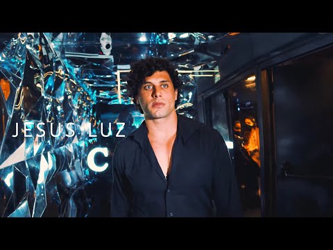 Mas Que Nada by JESUS LUZ, Greg Crozier & Karine Joly, os Campeoes mundiais saltam no Rio de Janeiro