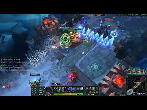 Enemy Vayne trying to play adc for 2 minutes