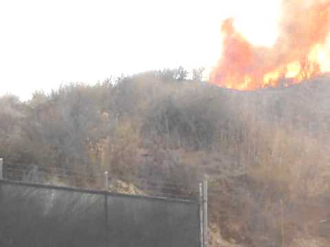 RAW VIDEO: Firetruck rushes to Brea fire (11/16/08) - 2008-11-16
