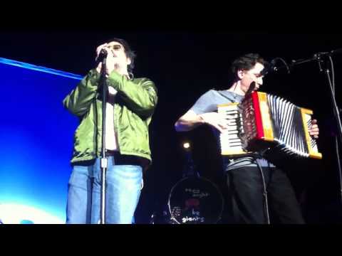 They Might Be Giants - How Can I Sing Like a Girl