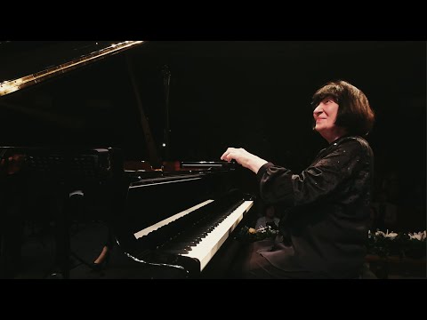 Eliso Virsaladze Plays Mozart Piano Concerto No. 21 (Encore)