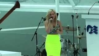 Natasha Bedingfield sings at the naming of the Royal Princess cruise ship