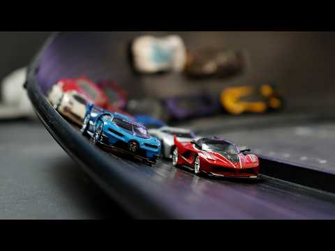 HOT WHEELS HYPERCAR MEGA SUPER CURVE CRASH RACE (feat. Ferrari FXX K, Bugatti Chiron, and more!)