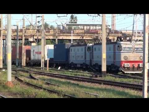 Tren de marfa intra in statia Suceava tras de 40-0853-8 & 40-0544-3 si impins de DA1364