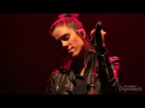 19/20 Tegan & Sara - Red Belt @ Orpheum Theatre, Boston, MA 11/09/17