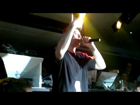 Fabri Fibra-DJ double S al berfi's Verona... 23-11-2013 Fibra