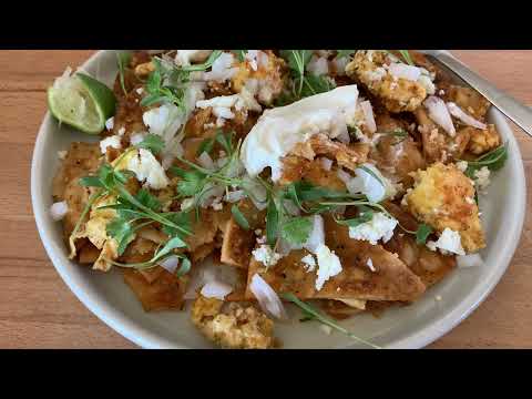 HOW TO MAKE AUTHENTIC MEXICAN CHILAQUILES WITH SCRAMBLED EGGS | THE MOST DELICIOUS BREAKFAST EVER!