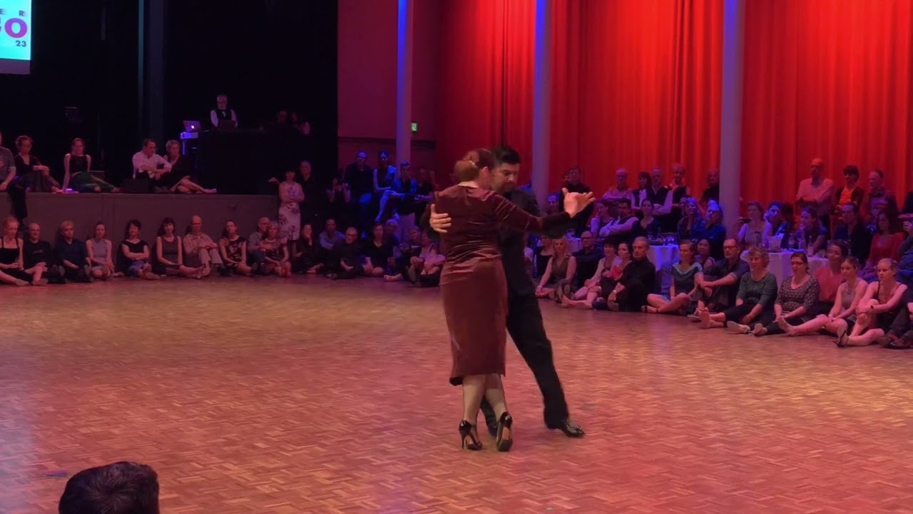 Ariadna Naveira & Fernando Sanchez - Farol (Roberto Goyeneche)