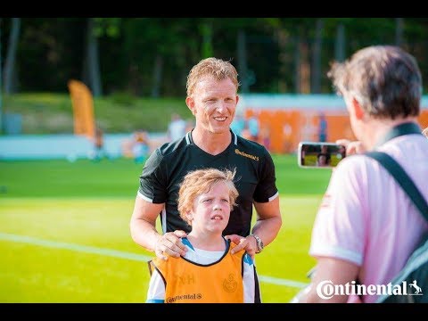 Kampioen feliciteert Kampioenen JO11-2 SO Soest - juni 2017