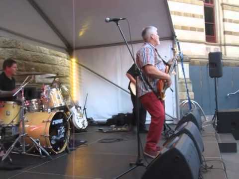 The Twilight Zone : Needle In A Haystack (live 2014)