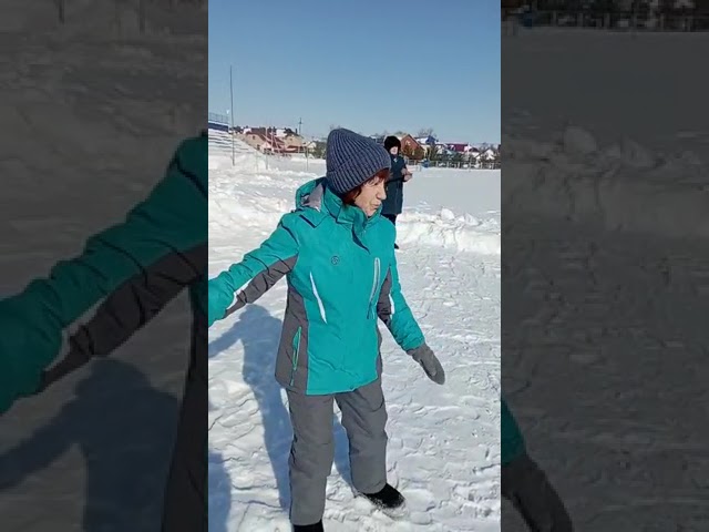 Группа активных пенсионерок  "здоровье" весело отмечают юбилей создания группы