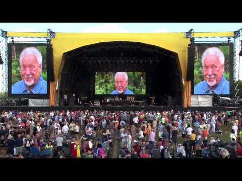 Art of Noise live - Moments in Love / Kiss (Revision) feat. John Hurt and Tom Jones
