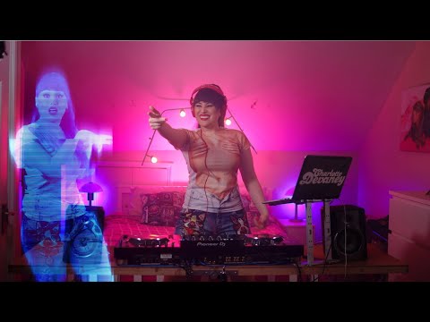 Hologram Sessions -  Charlotte Devaney vs Charlotte Devaney (DJ-Set)