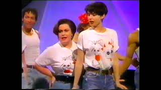 BANANARAMA &amp; LANANEENEENOONOO - &quot;HELP!&quot; (LIVE)