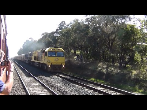 Passing 5BM7 from behind D3 639 at Heathcote Junction