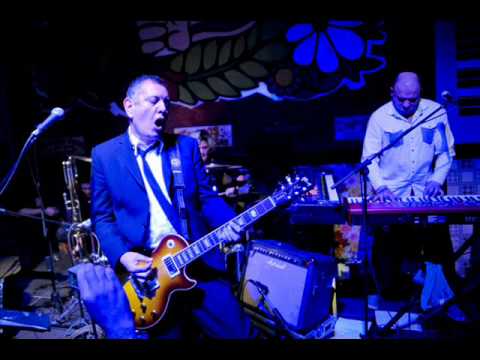 Carlos Cabezas & La Orquesta del Dolor - Al Pasar Esa Edad (En Vivo)