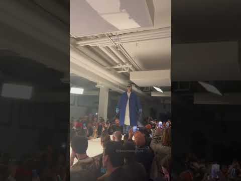 Sunnei fashion show trust fall #fashion #sunnei