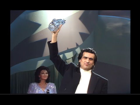 1990 Italy: Toto Cutugno - Insieme: 1992 (Winner's Reprise at Eurovision Song Contest in Zagreb)