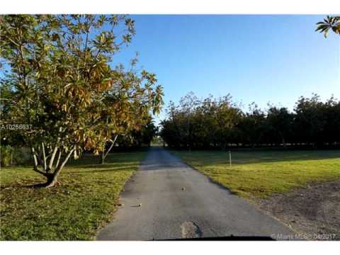 19801 SW 198 ST,Miami,FL 33187 Commercial For Sale