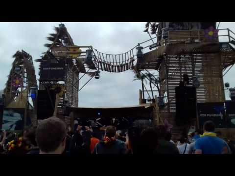 Let The Light Shine In (Cor Fijneman@Luminosity Beach Festival 2017-06-25)