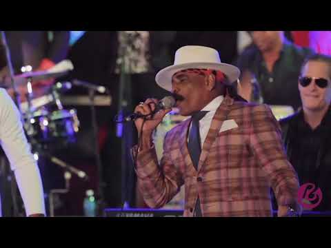 Formell y Los Van Van_ El negro esta cocinando (Live)