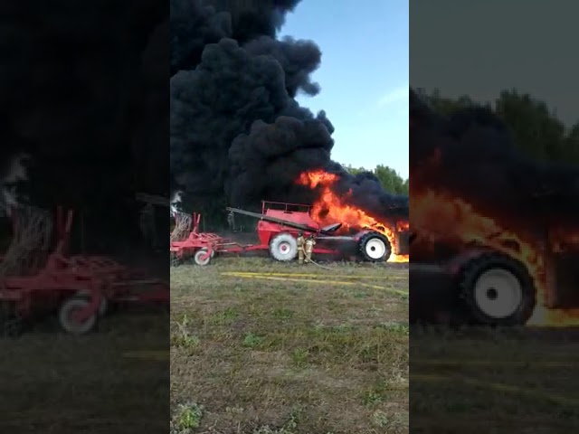 Әтнәдә кырда эшләгән чәчү агрегаты янган