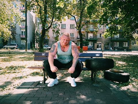 Nie ma to jak pobudka na ławce z dwiema felgami 